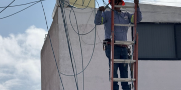 Impulsa Felifer Macías el retiro de cableado en desuso de las principales avenidas de la capital