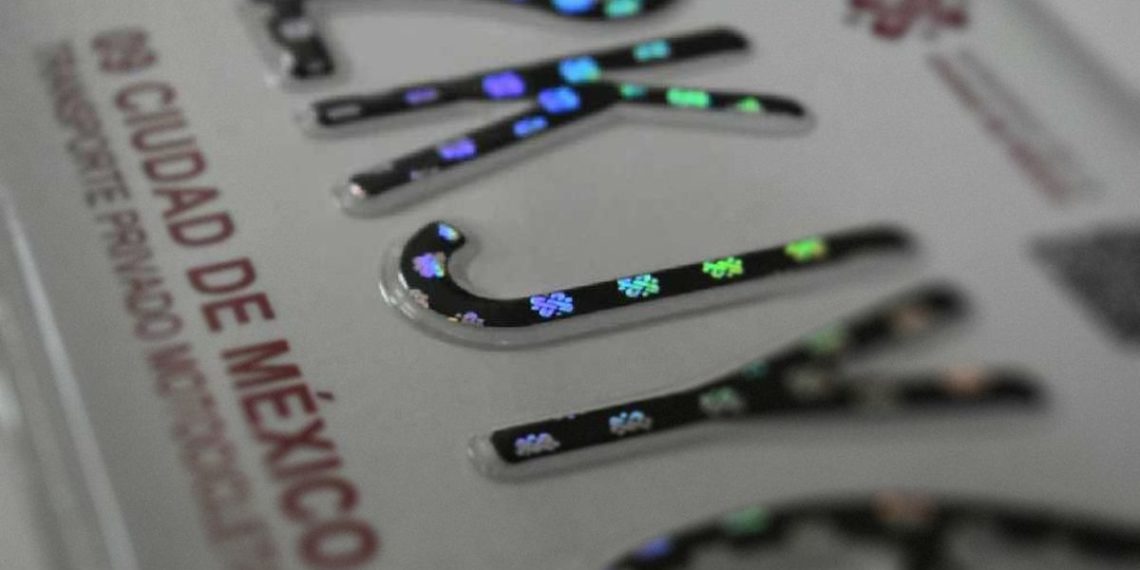 Falta de placas en la capital y proveedor único en la mira