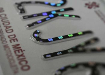 Falta de placas en la capital y proveedor único en la mira