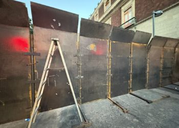 Instalan vallas en el Zócalo por movilización del 8M