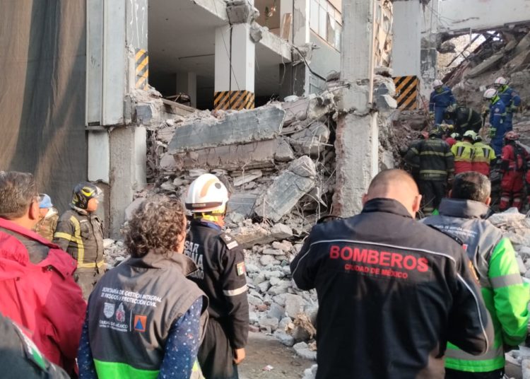 Recuperan tercer cuerpo tras desplome de edificio en San Antonio Abad