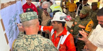 Rescatan con vida al primer minero tras el colapso en la mina Santa Fe
