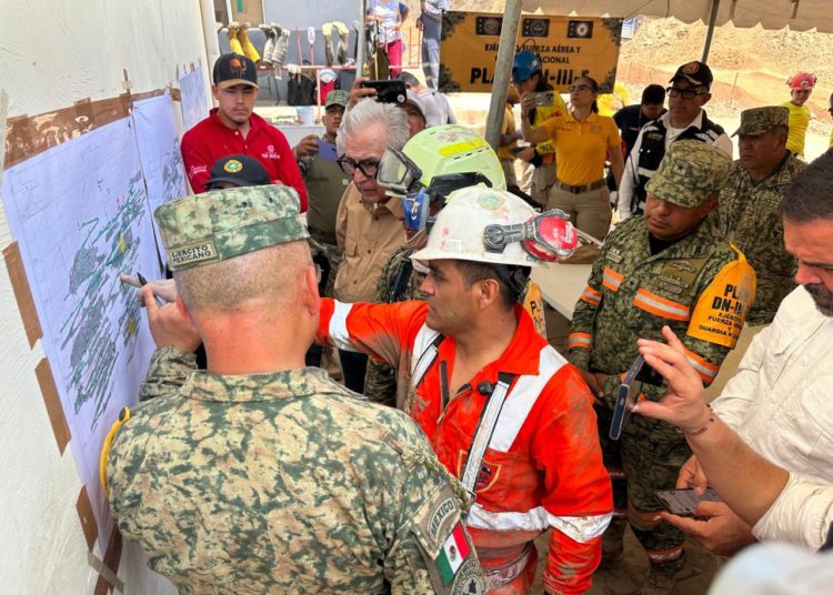 Rescatan con vida al primer minero tras el colapso en la mina Santa Fe