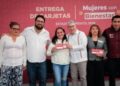 Alcalde Isaac Montoya y secretario de bienestar del Edomex entregan 3 mil tarjetas de Mujeres con Bienestar