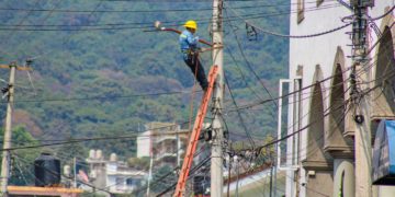 Refuerza Ayuntamiento de Cuernavaca alumbrado en Avenida Universidad para fortalecer la seguridad
