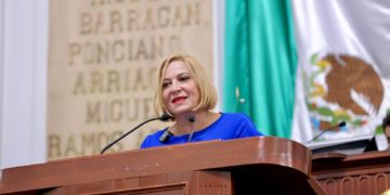 Propone PAN hasta 36 horas de arresto a quien pasié perros sin correa en CDMX