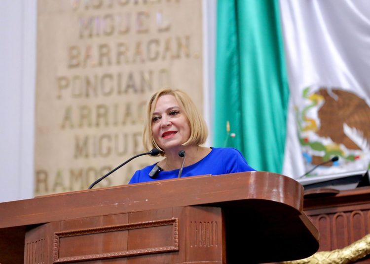 Propone PAN hasta 36 horas de arresto a quien pasié perros sin correa en CDMX