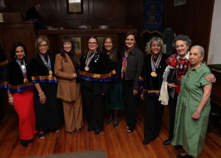 UNAM distingue a mujeres por su contribución a la ciencia y la cultura