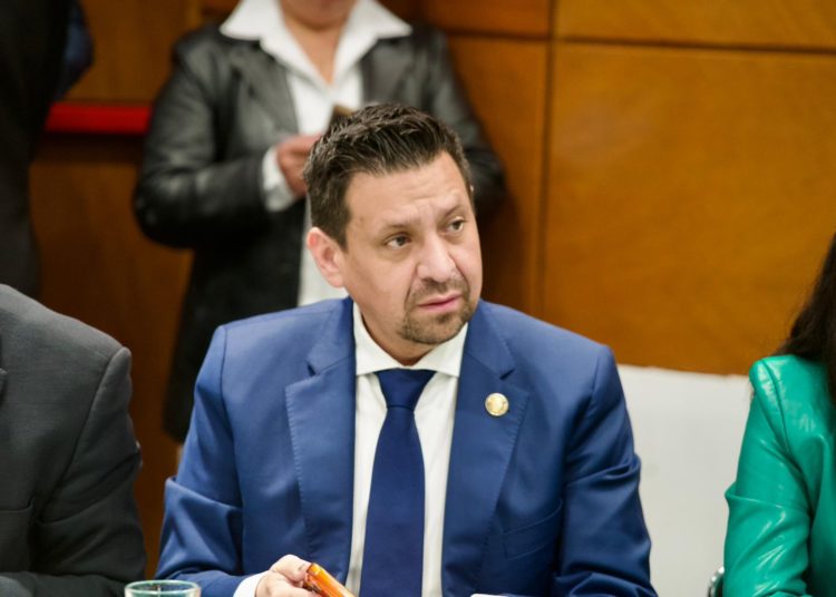 Exige diputado a ministra María Estela Ríos a las familias formadas por reproducción asistida