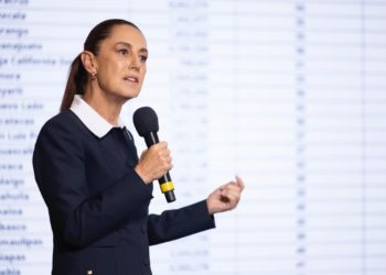 Sheinbaum presenta Plan B de la reforma electoral y exhibe a diputados que votaron en contra de su iniciativa