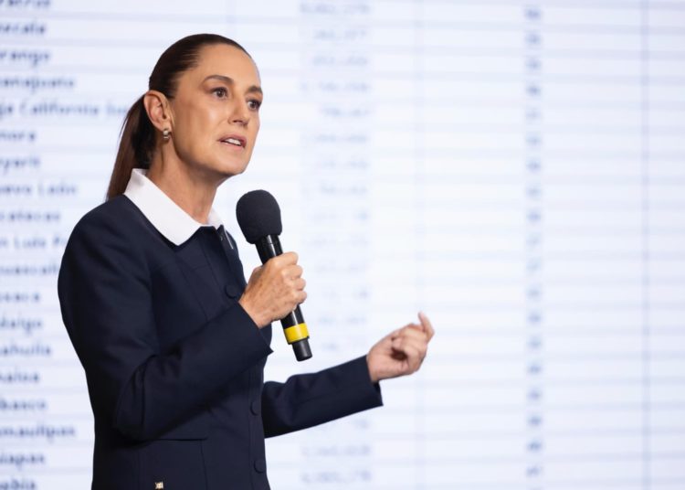 Sheinbaum presenta Plan B de la reforma electoral y exhibe a diputados que votaron en contra de su iniciativa