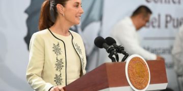 Sheinbaum critica lonas en Oaxaca contra diputados que votaron en contra de la Reforma Electoral