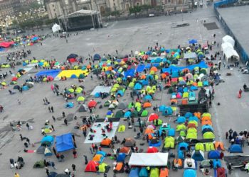 Comienza CNTE a instalar plantón en el Zócalo