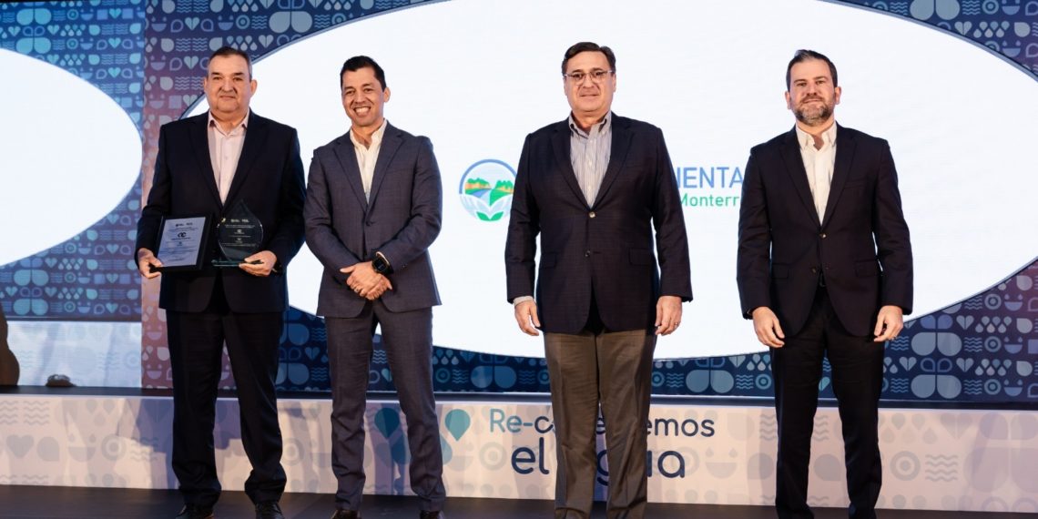 Arca Continental impulsa programa en Monterrey para recuperar agua perdida en fugas