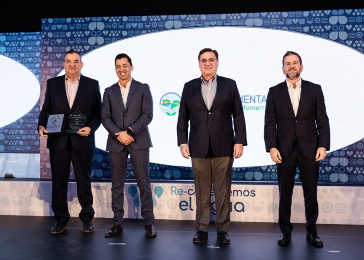 Arca Continental impulsa programa en Monterrey para recuperar agua perdida en fugas