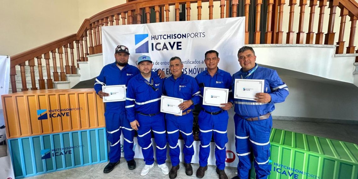 Hutchison Ports ICAVE apuesta por la profesionalización y certifica a su personal operativo
