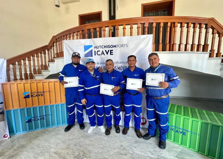 Hutchison Ports ICAVE apuesta por la profesionalización y certifica a su personal operativo