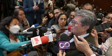Monreal pide al PT explicar su cambio de opinión en Plan B