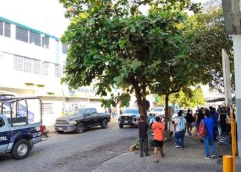 Mata alumno a dos maestras de prepa en Michoacán