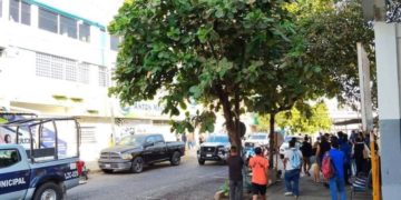 Mata alumno a dos maestras de prepa en Michoacán