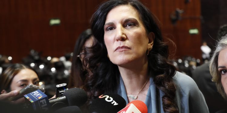 México no está exigiendo una revocación de mandato: Kenia López