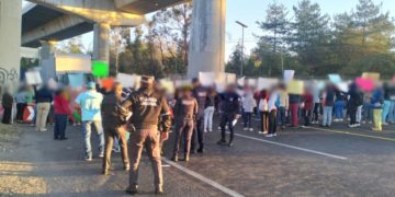 Bloqueo afecta salida de vacacionistas en la autopista México-Cuernavaca; vecinos de Xochimilco exigen agua potable