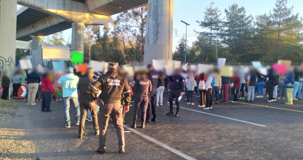 Bloqueo afecta salida de vacacionistas en la autopista México-Cuernavaca; vecinos de Xochimilco exigen agua potable
