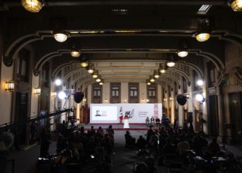 Tras el partido México-Portugal la presidenta compromete mejoras en torno a Estadio