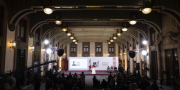 Tras el partido México-Portugal la presidenta compromete mejoras en torno a Estadio