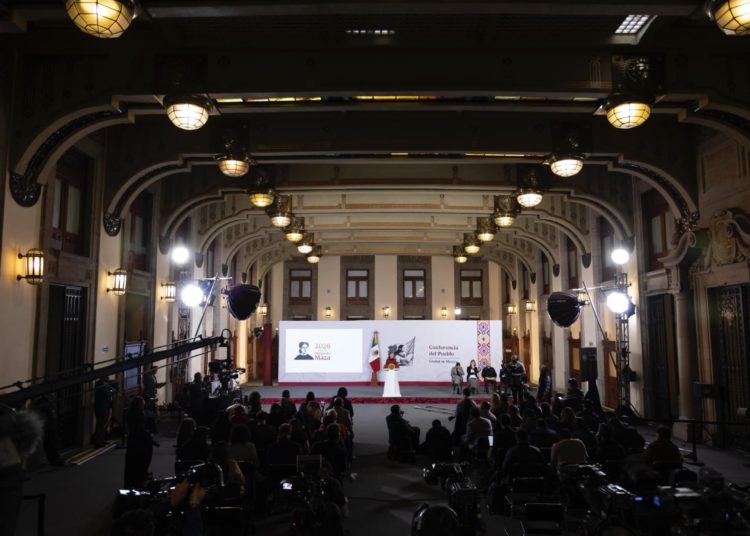 Tras el partido México-Portugal la presidenta compromete mejoras en torno a Estadio