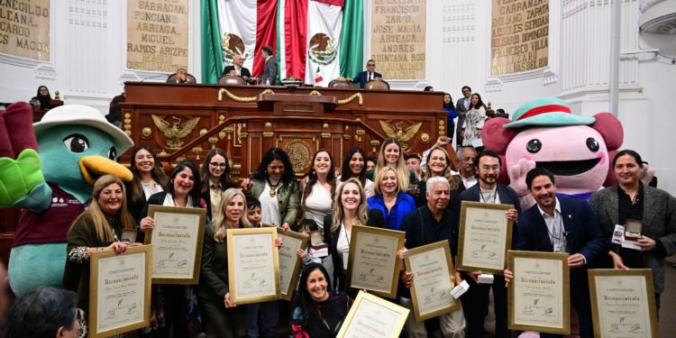 Congreso de la CDMX reconoce a Víctor González Herrera como ‘embajador turístico’