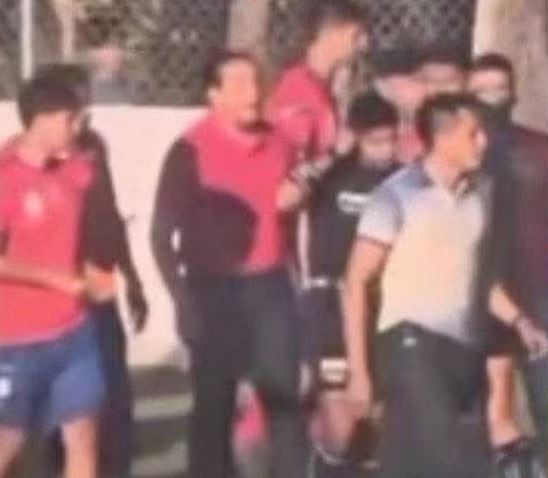 Alcalde de Autlán salta a la cancha para agredir a árbitro durante partido de segunda división