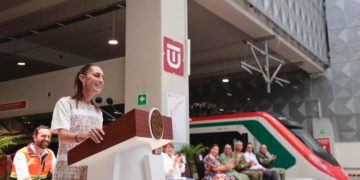 Inaugura Sheinbaum tren al AIFA; impulsa movilidad y conectividad en el Valle de México