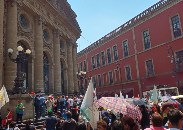 Suspende Congreso de CDMX sesión por intento de portazo