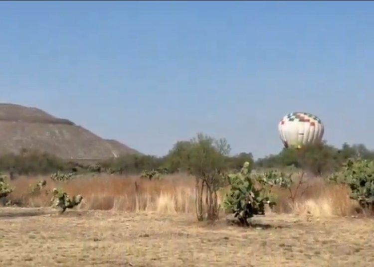Y ahora, aterriza de emergencia globo aerostático cerca de pirámides de Teotihuacán