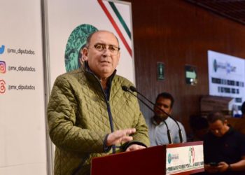 Moreira impulsa iniciativa para echar para atrás decisión de la SCJN de congelar cuentas bancarias