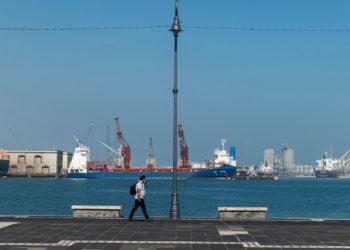 Derrame en el Golfo golpea a Veracruz y frena la actividad portuaria