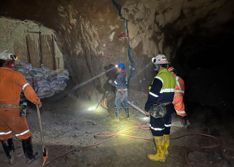 Se refuerza seguridad estructural en Mina Santa Fe para avanzar en zona de rescate de tres mineros