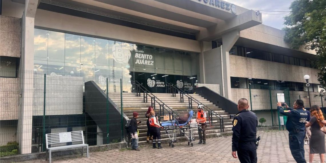 Atiende Alcaldía Benito Juárez a mujer golpeada junto a sus perros