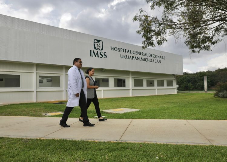 Cuestionan licitación del IMSS en Michoacán por posibles irregularidades en compra de tóner