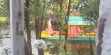 Captan desnudos a turistas extranjeros en trajinera de Xochimilco