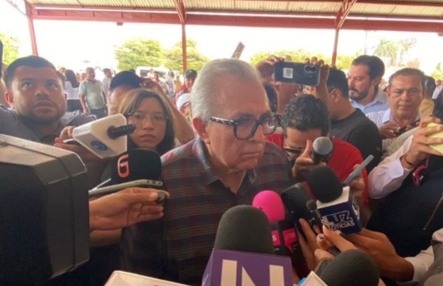 Rubén Rocha Moya rechaza pedir licencia para separarse de su cargo; enfrentará acusaciones sin temor, asegura