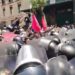 Chocan policías con la CNTE, lanzan piedras y responden con gases