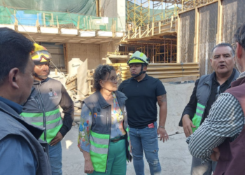Colapsa grúa tipo torre en obra de la colonia Roma Sur; hay cuatro lesionados