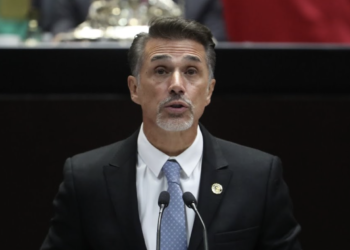 Sergio Mayer renuncia a Morena, será diputado independiente