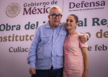 Comparece Rubén Rocha Moya ante la FGR en Culiacán