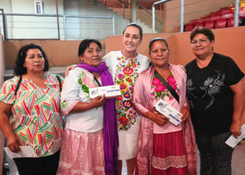 Entrega Claudia Sheinbaum tarjetas de Pensión Mujeres Bienestar a miles de sonorenses