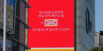 Promueve OXXO cercanía con visitantes internacionales mediante campaña en Corea del Sur