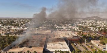 Sube a 6 la cifra de fallecidos en incendio de Plaza Fiesta en Los Mochis