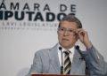 Llama Monreal a la prudencia con las demandas de juicio político